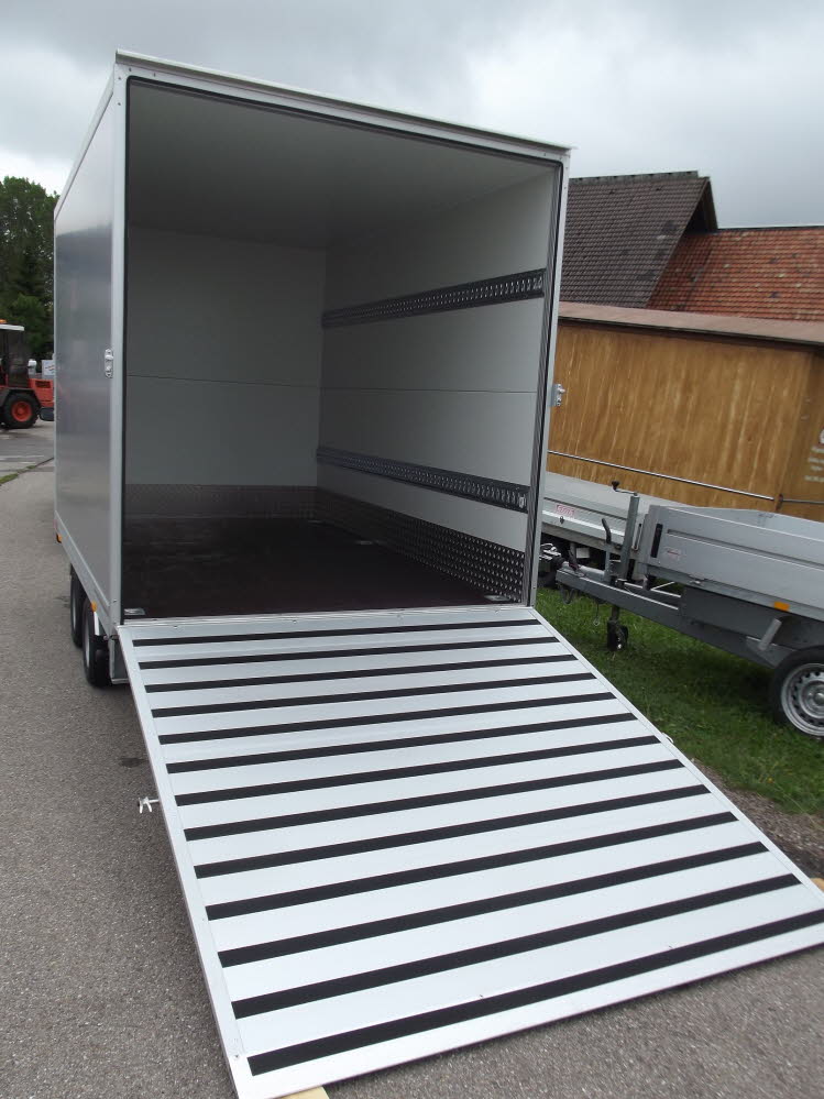 Anhaenger Boehler Koenig KHC Koffer mit Rampe (1)