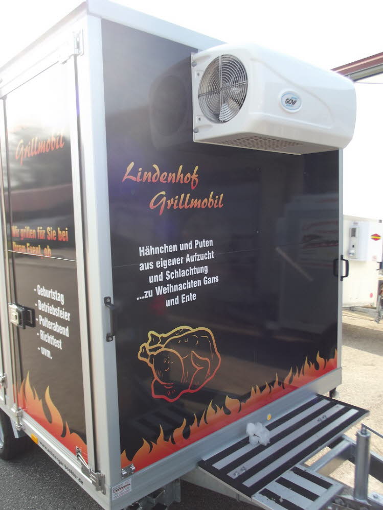 Knig Koffer Anhaenger Boehler mit Khlfach und Hnchengrill(11)