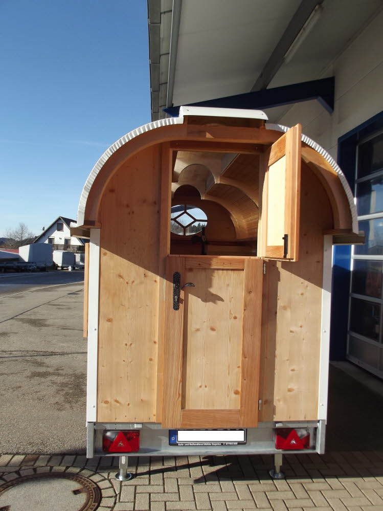 Tiny Houses Anhaenger Boehler Goerwihl Segeten Auto und Reifendienst  (2)